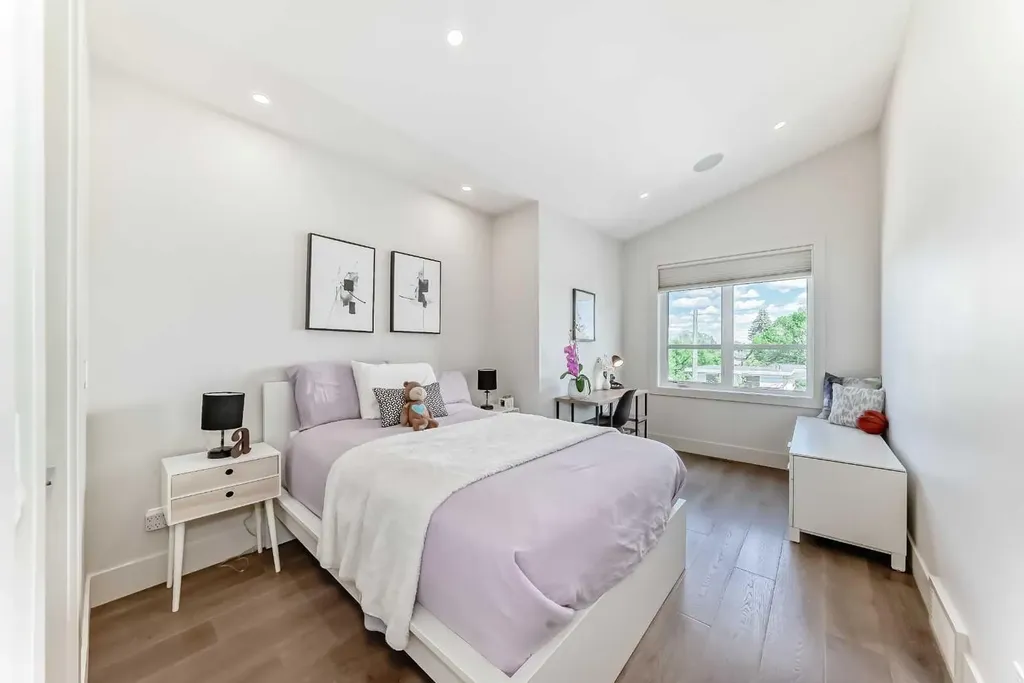 4906 21 Street SW Calgary AB T2T 5B7