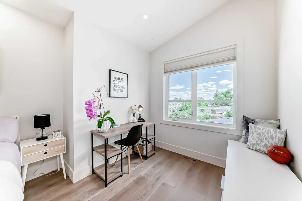 4906 21 Street SW Calgary AB T2T 5B7