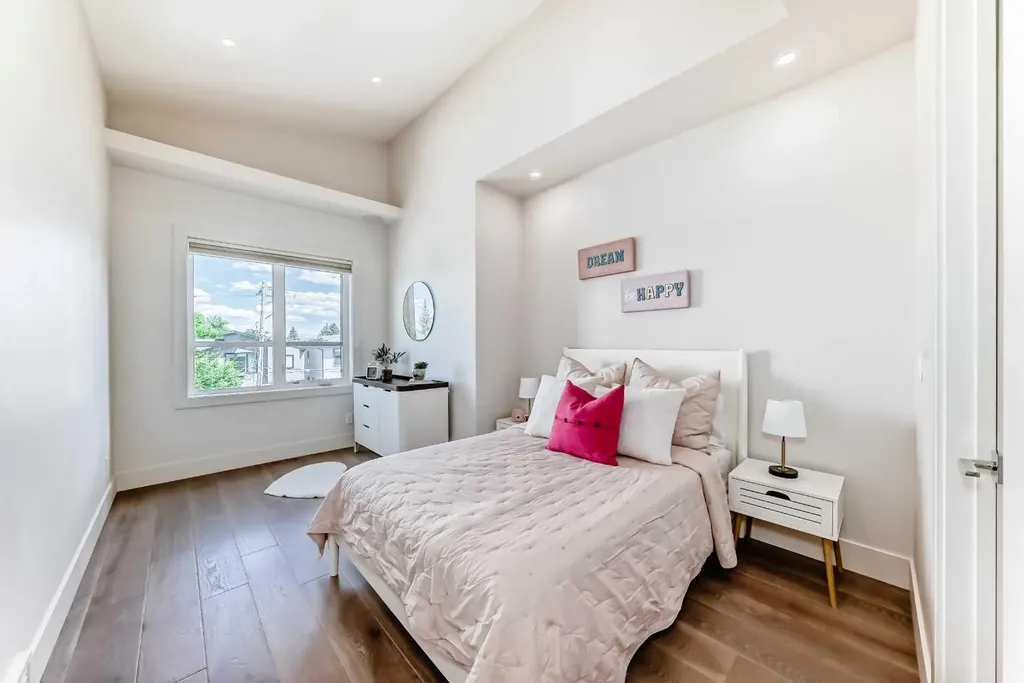 4906 21 Street SW Calgary AB T2T 5B7