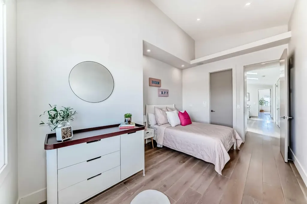 4906 21 Street SW Calgary AB T2T 5B7