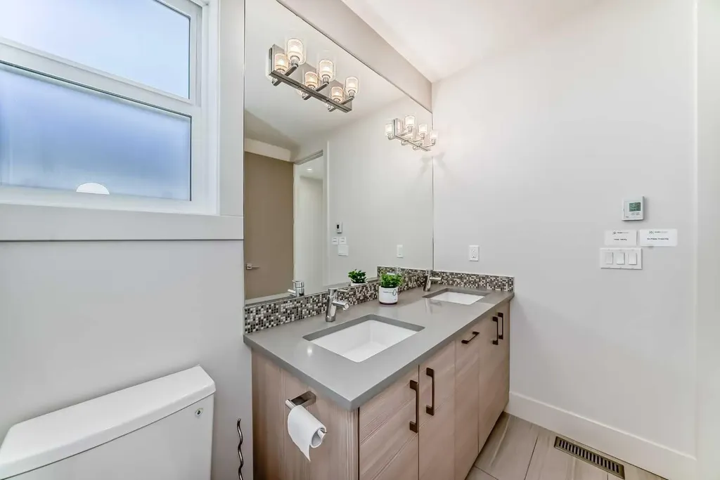 4906 21 Street SW Calgary AB T2T 5B7