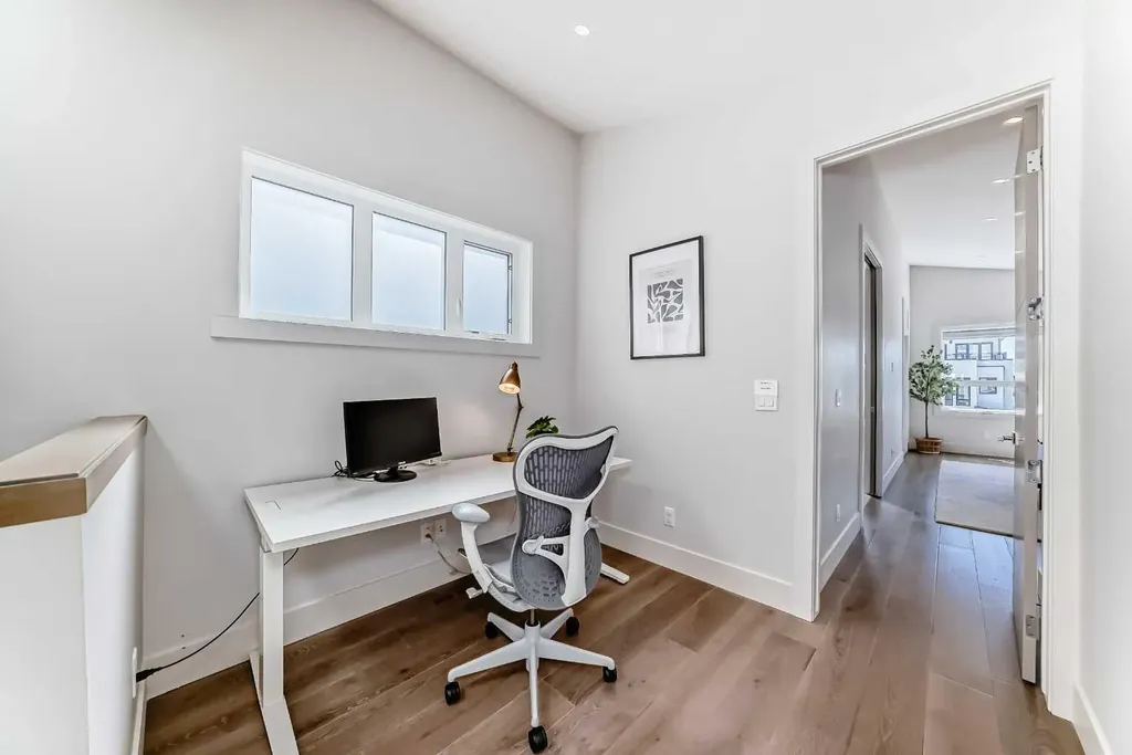 4906 21 Street SW Calgary AB T2T 5B7