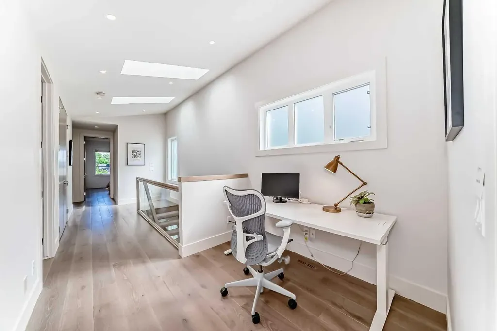4906 21 Street SW Calgary AB T2T 5B7