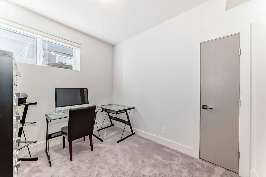 4906 21 Street SW Calgary AB T2T 5B7
