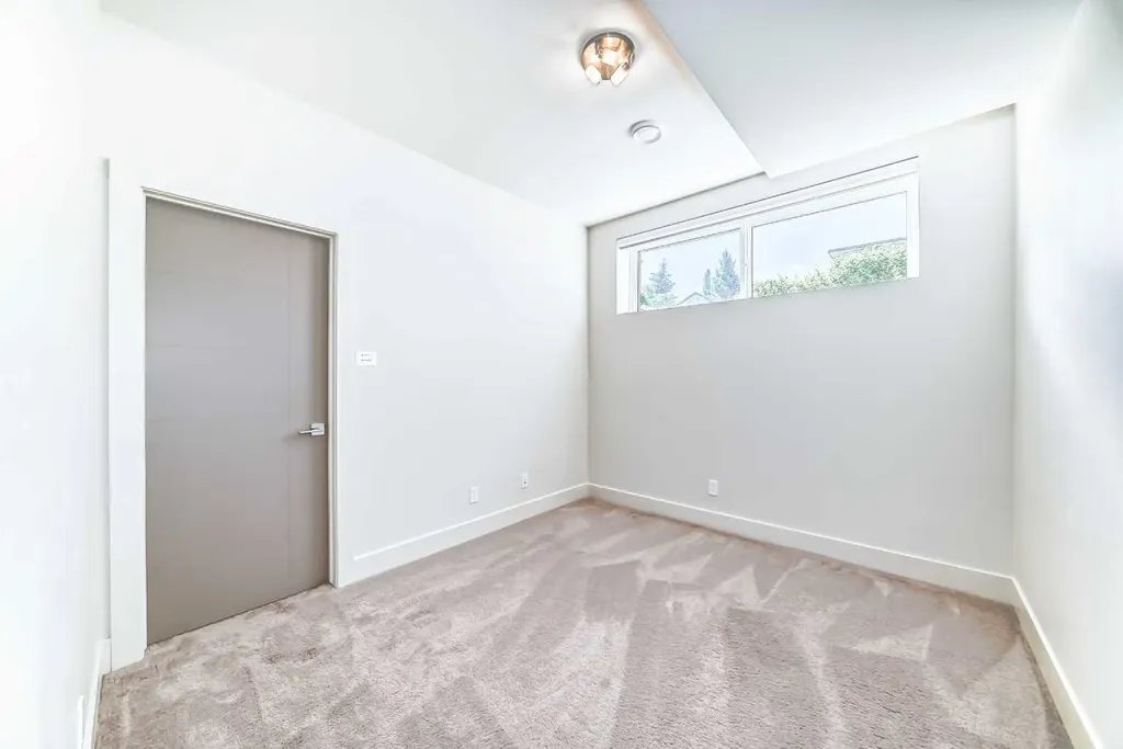 4906 21 Street SW Calgary AB T2T 5B7