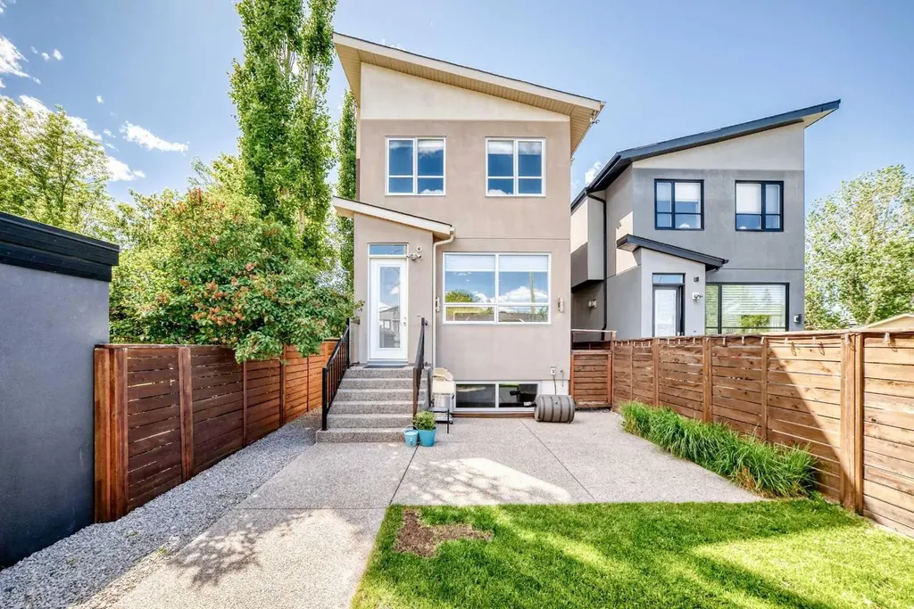 4906 21 Street SW Calgary AB T2T 5B7