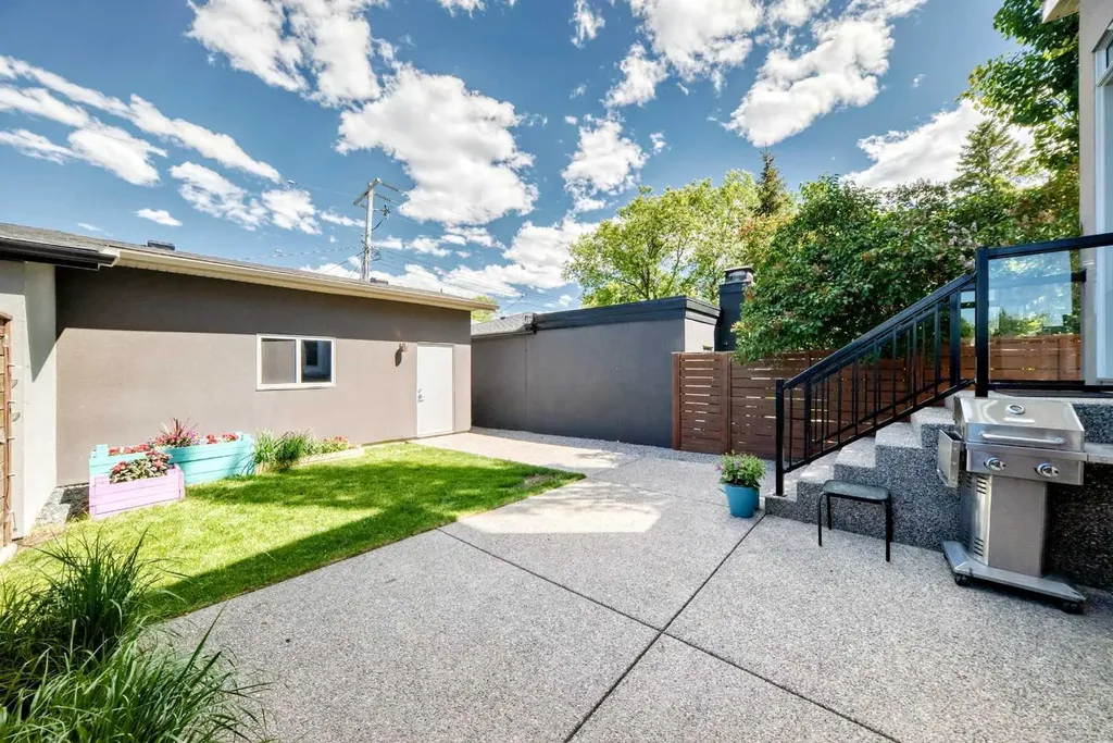 4906 21 Street SW Calgary AB T2T 5B7