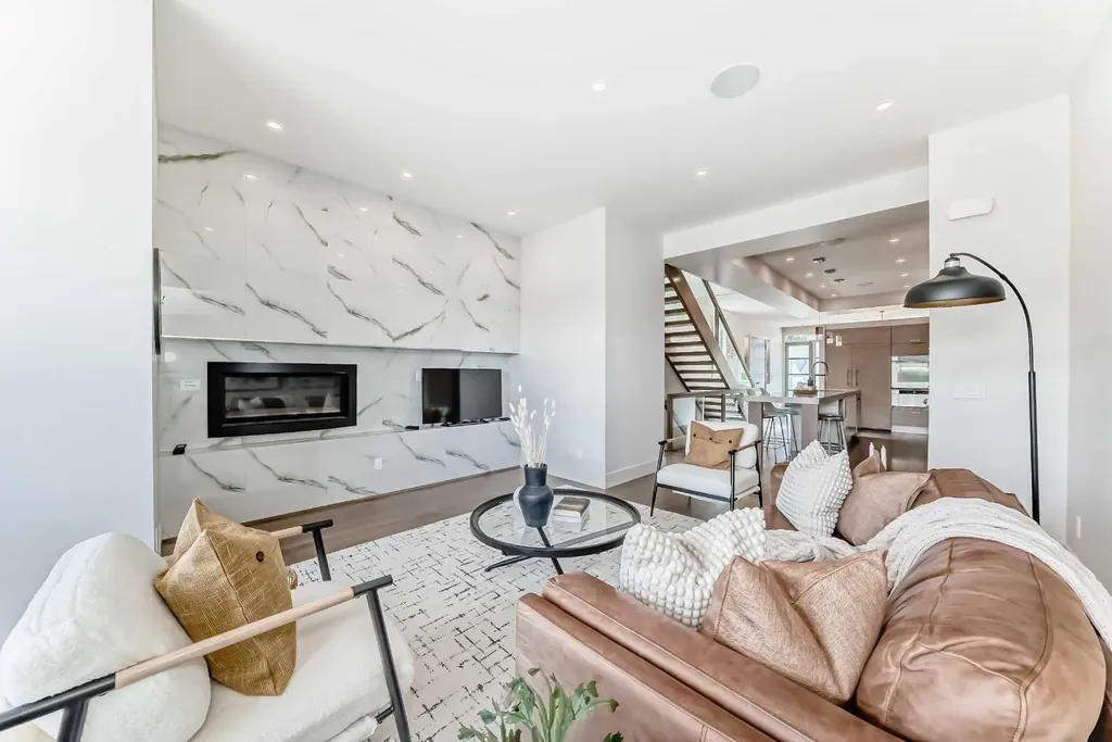 4906 21 Street SW Calgary AB T2T 5B7