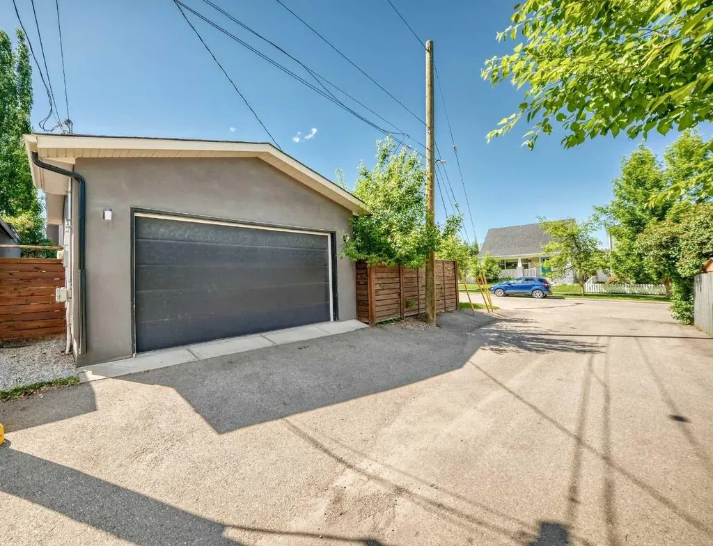 4906 21 Street SW Calgary AB T2T 5B7