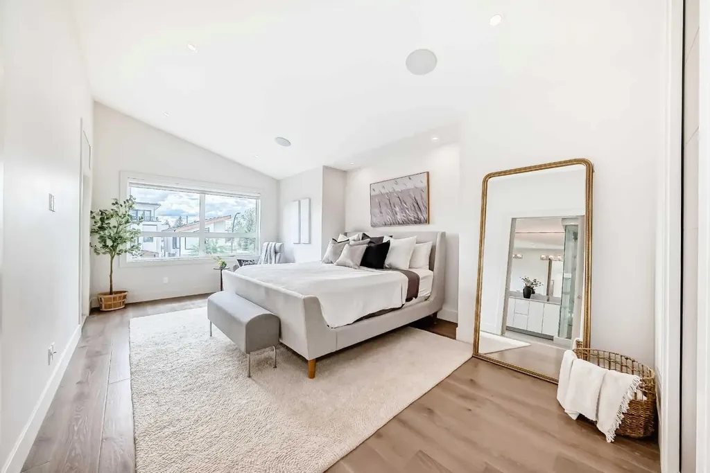 4906 21 Street SW Calgary AB T2T 5B7