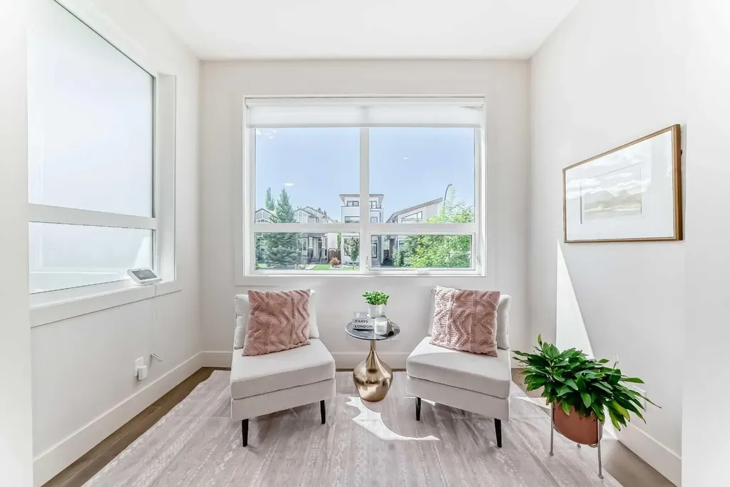 4906 21 Street SW Calgary AB T2T 5B7