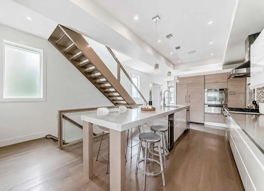 4906 21 Street SW Calgary AB T2T 5B7