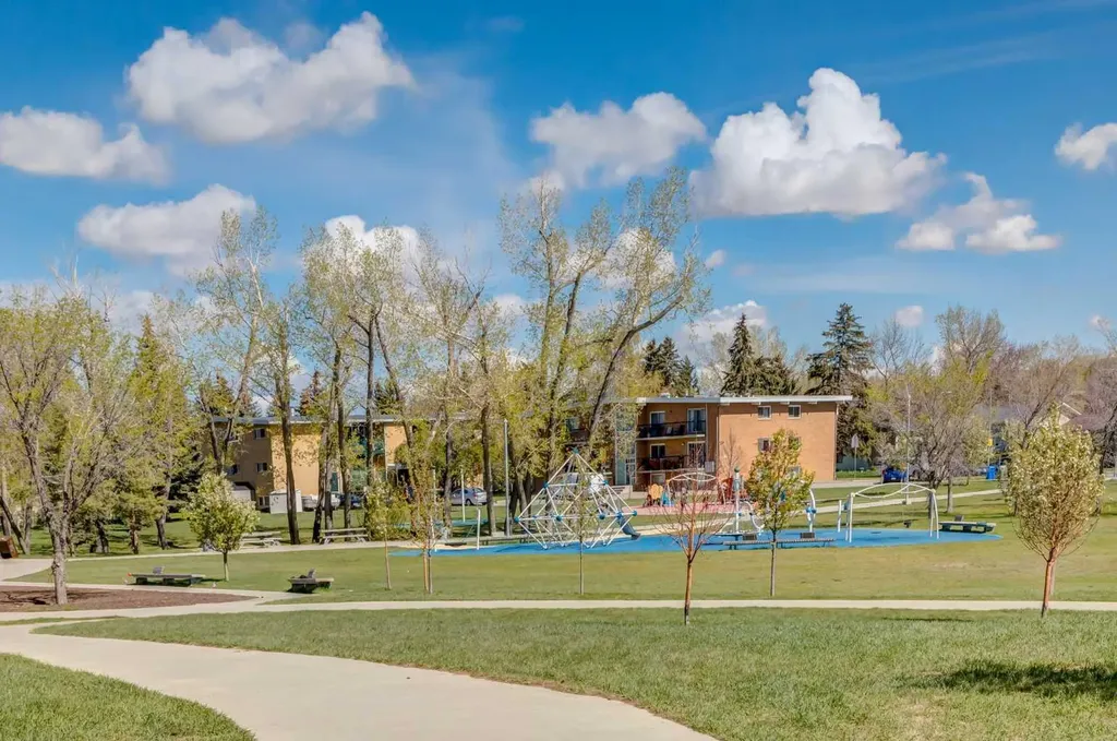 10 Brentwood Common NW Calgary AB T2L 2L6