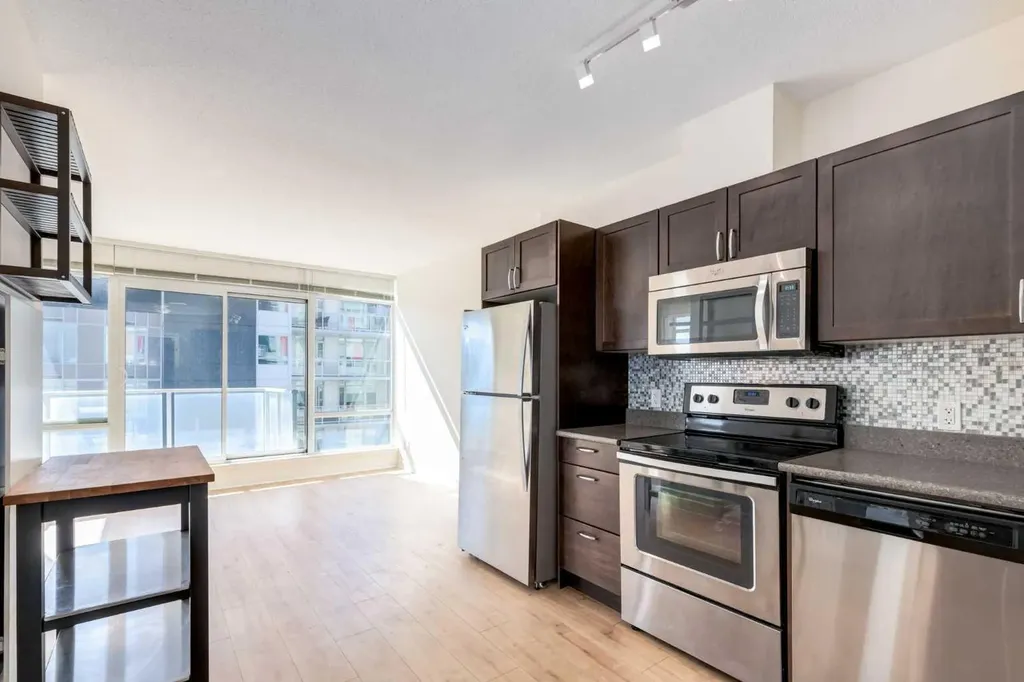 10 Brentwood Common NW Calgary AB T2L 2L6