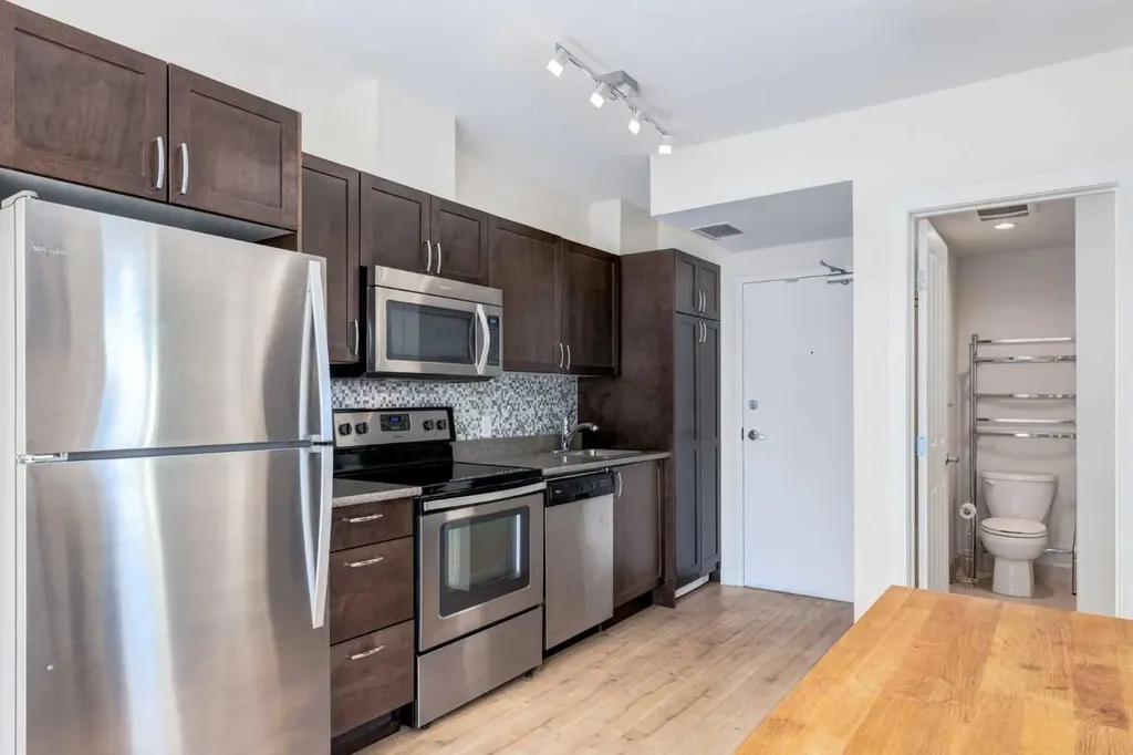 10 Brentwood Common NW Calgary AB T2L 2L6