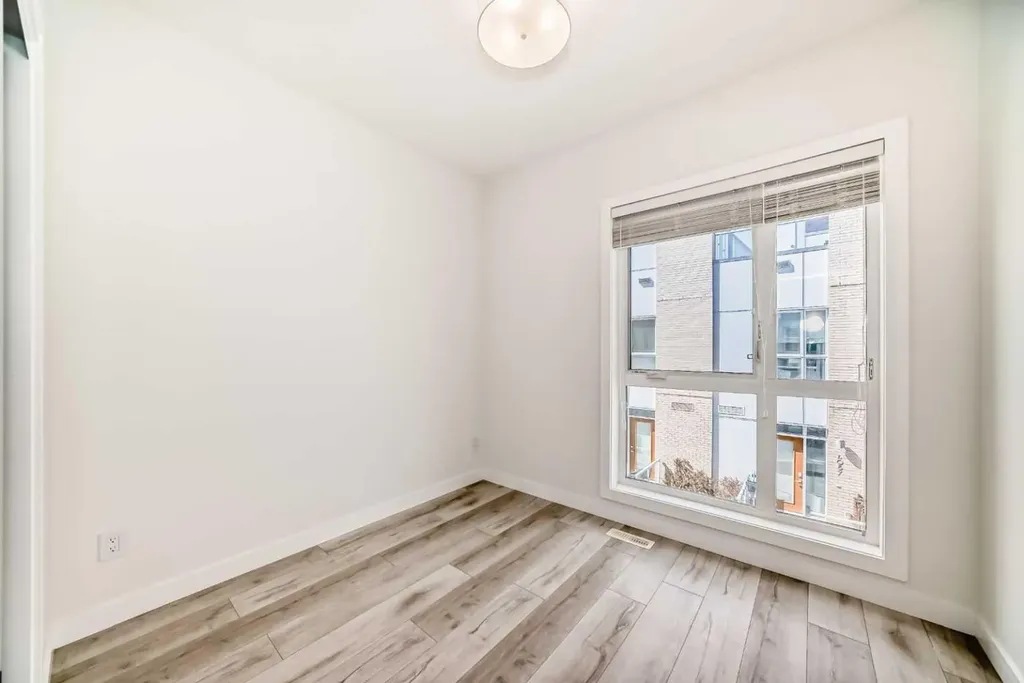 4056 Kovitz Lane NW Calgary AB T3B 6H3