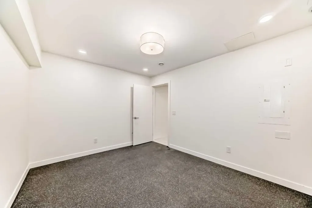 4056 Kovitz Lane NW Calgary AB T3B 6H3