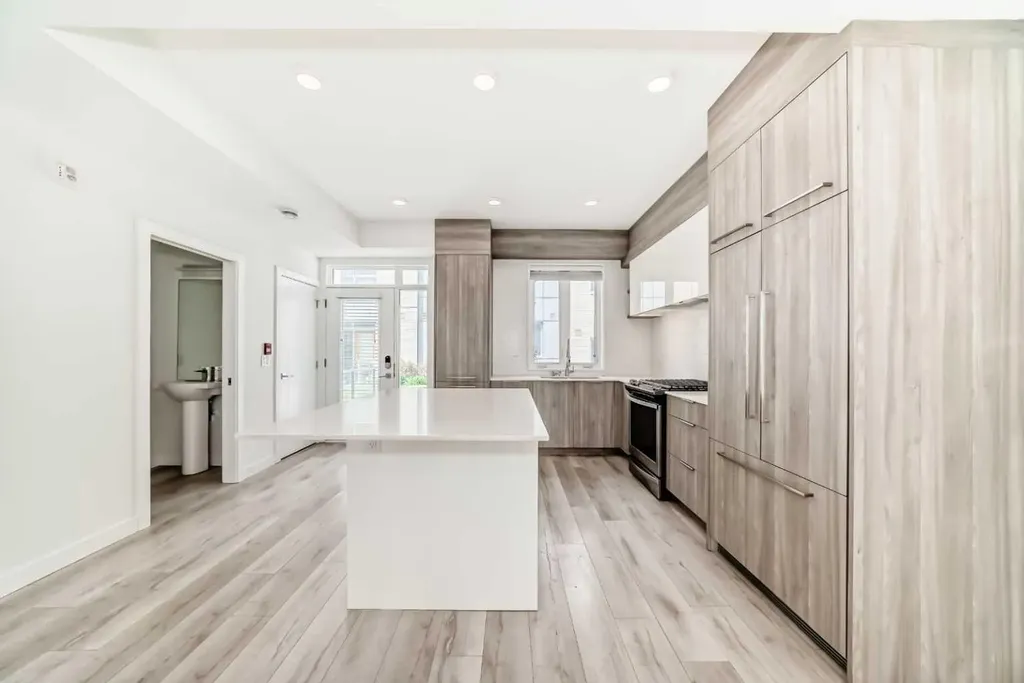 4056 Kovitz Lane NW Calgary AB T3B 6H3