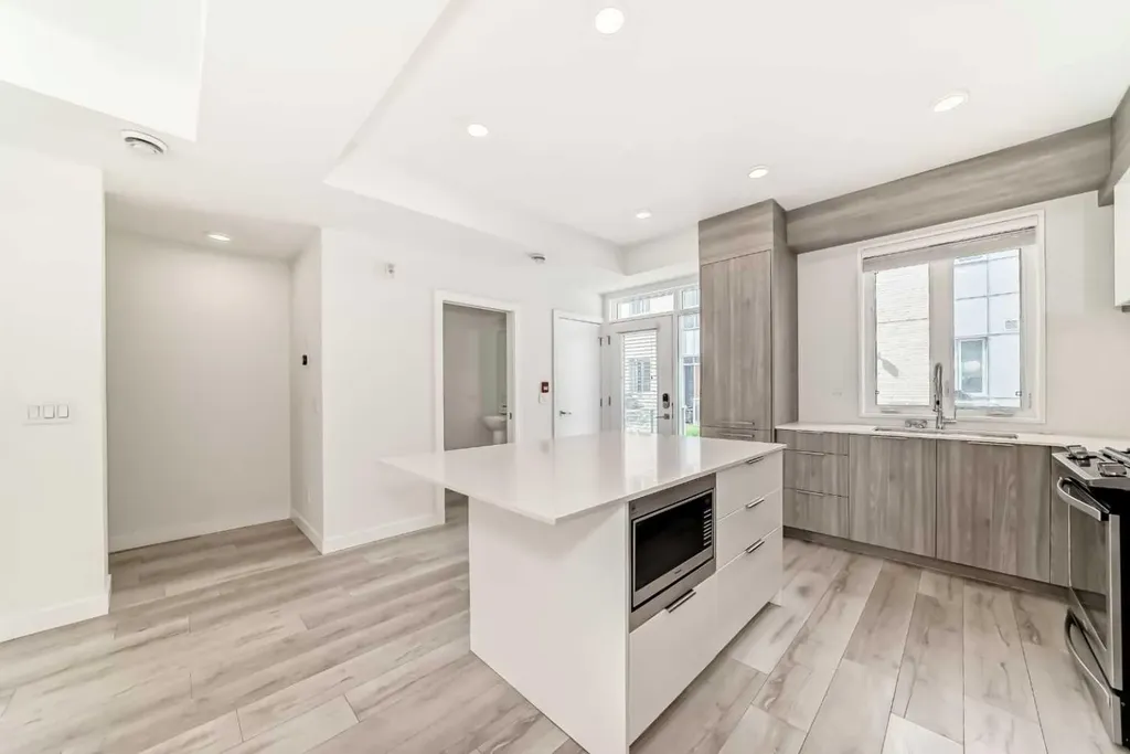 4056 Kovitz Lane NW Calgary AB T3B 6H3