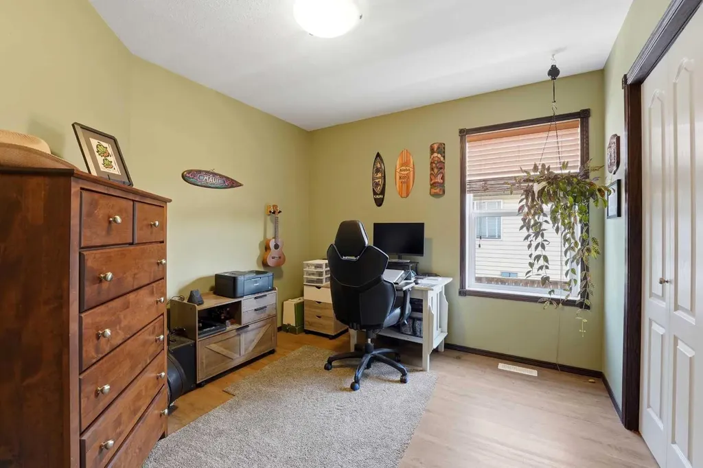65 Garden Road Lacombe AB T4L2P1