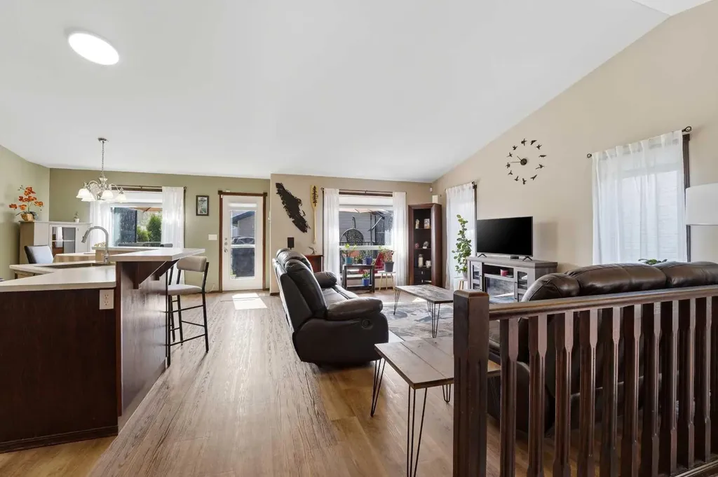 65 Garden Road Lacombe AB T4L2P1