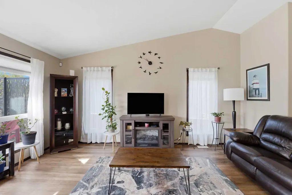 65 Garden Road Lacombe AB T4L2P1