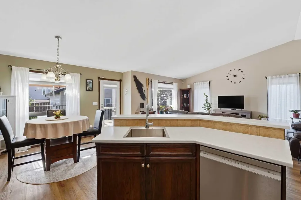 65 Garden Road Lacombe AB T4L2P1