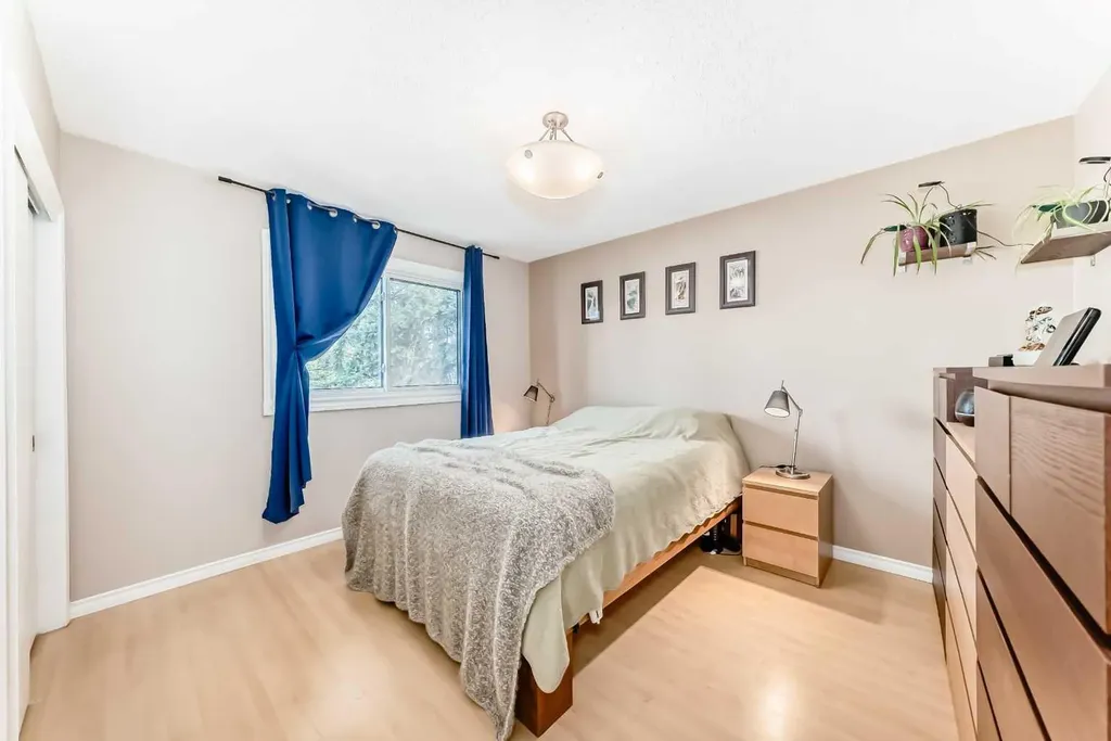 1319 104 Avenue SW Calgary AB T2W 0A7