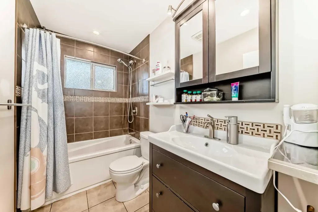1319 104 Avenue SW Calgary AB T2W 0A7