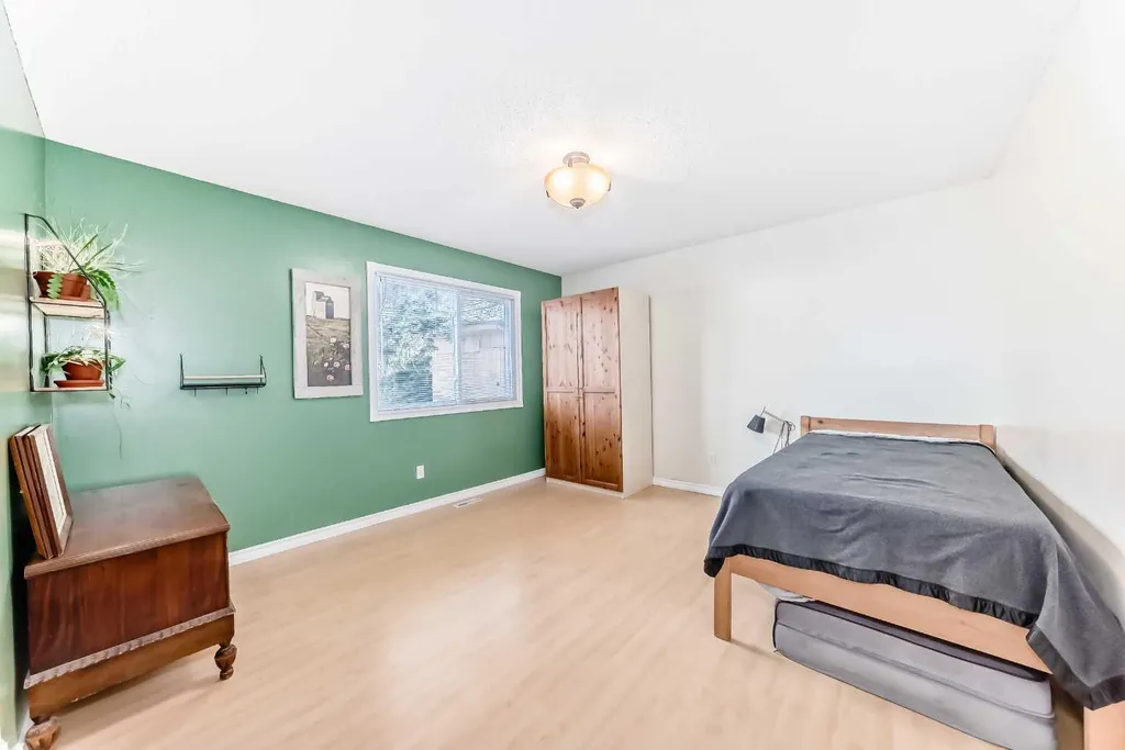 1319 104 Avenue SW Calgary AB T2W 0A7