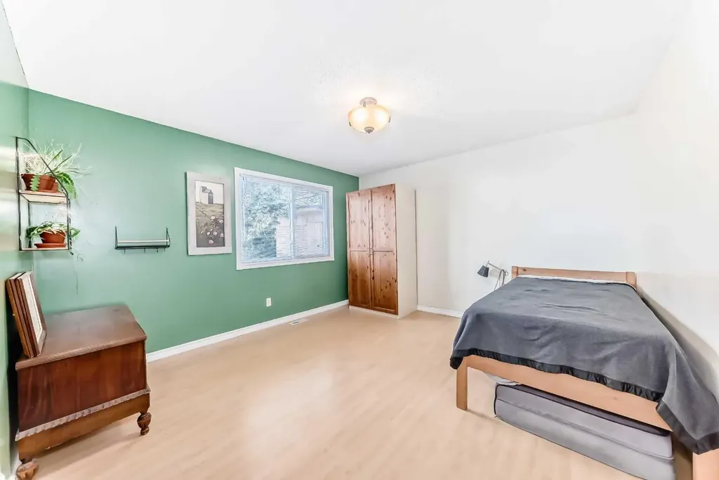 1319 104 Avenue SW Calgary AB T2W 0A7