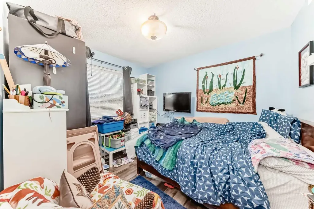 1319 104 Avenue SW Calgary AB T2W 0A7