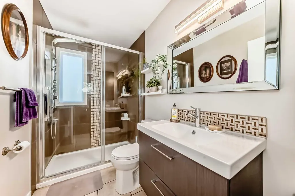 1319 104 Avenue SW Calgary AB T2W 0A7