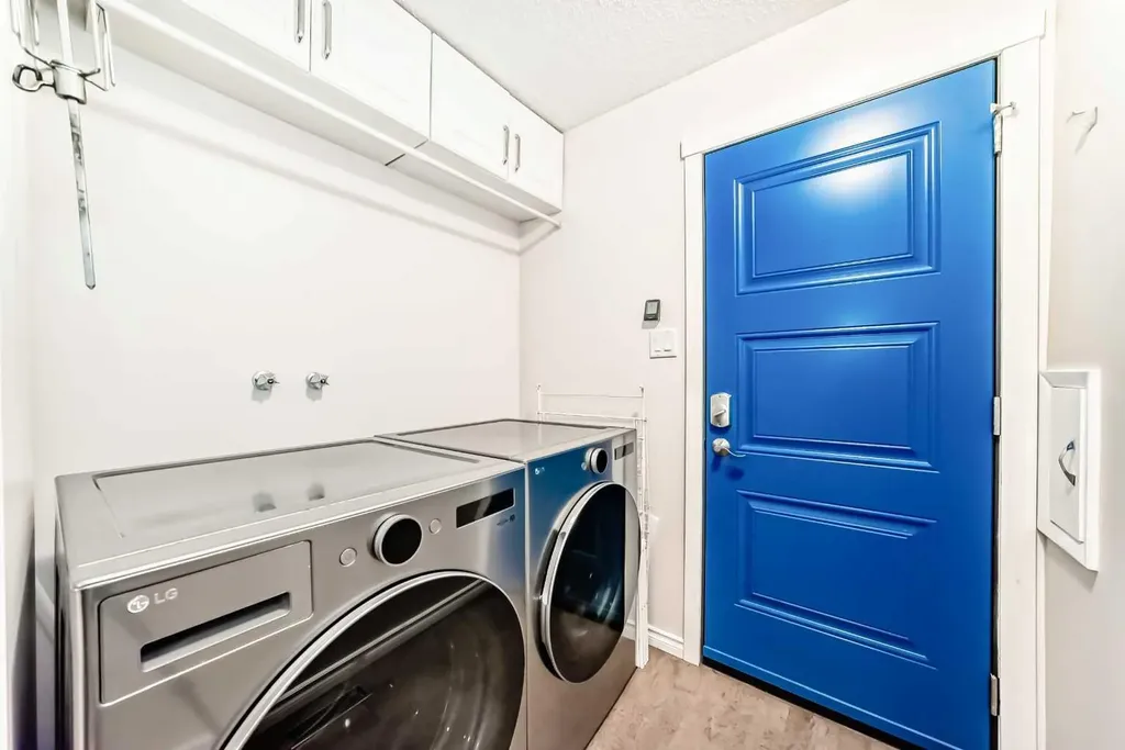 1319 104 Avenue SW Calgary AB T2W 0A7