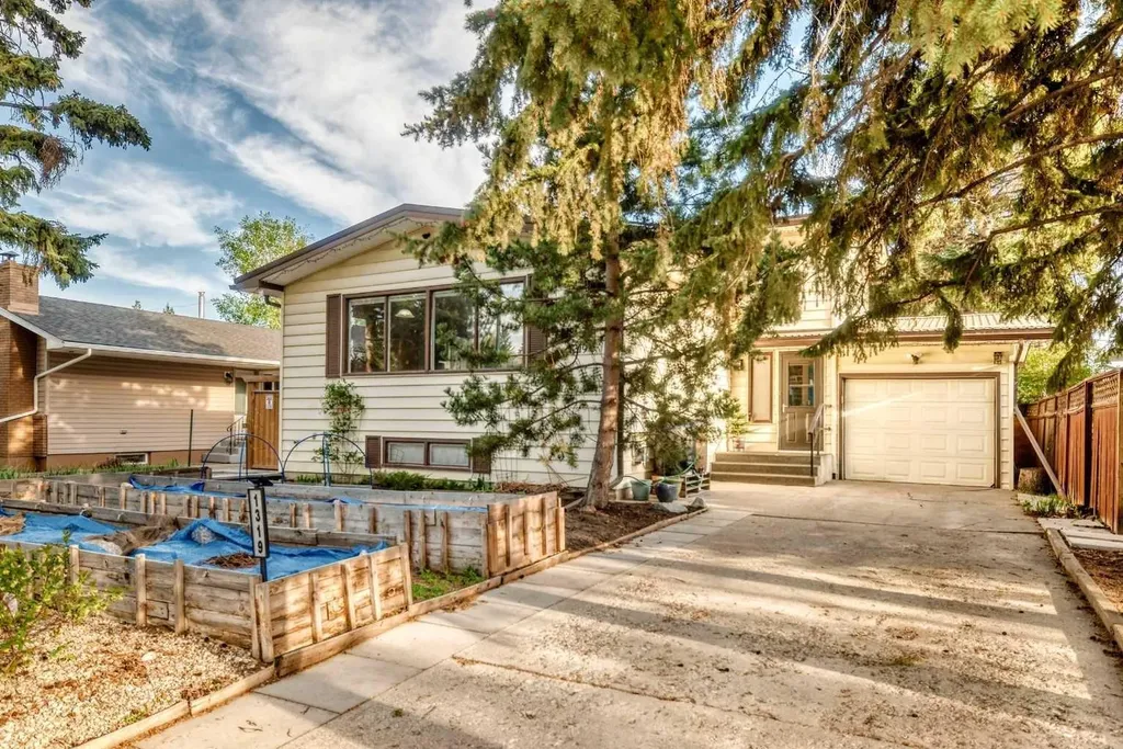 1319 104 Avenue SW Calgary AB T2W 0A7