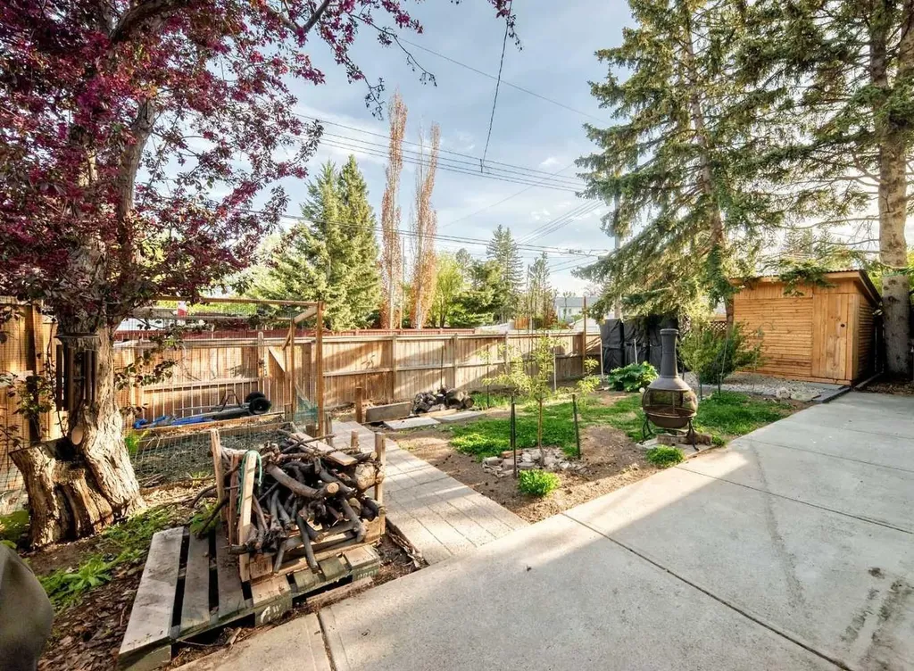 1319 104 Avenue SW Calgary AB T2W 0A7