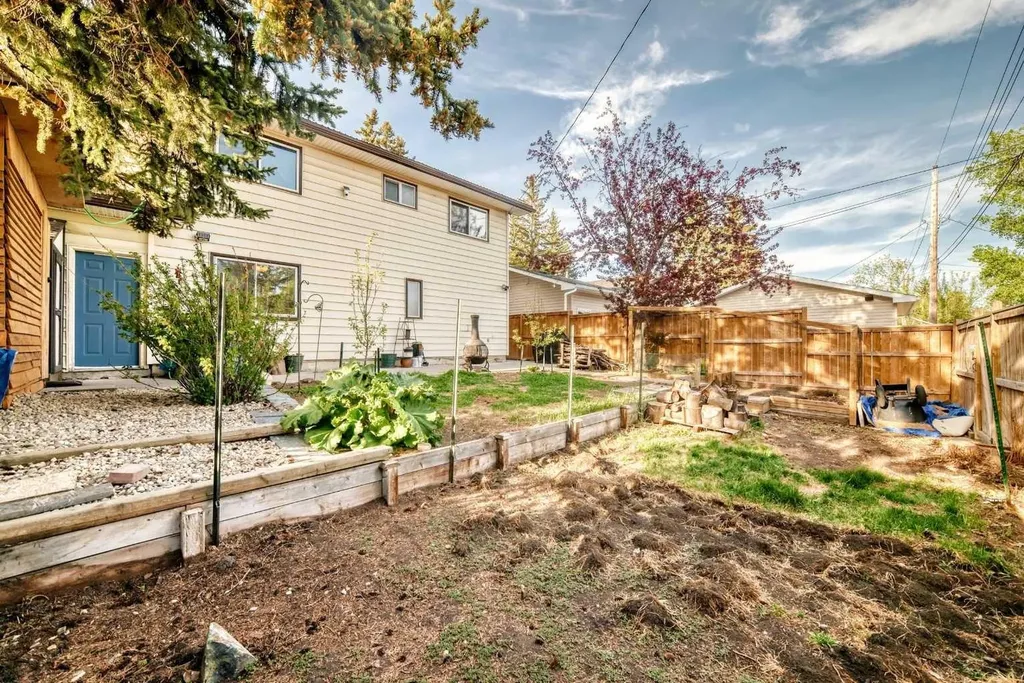 1319 104 Avenue SW Calgary AB T2W 0A7
