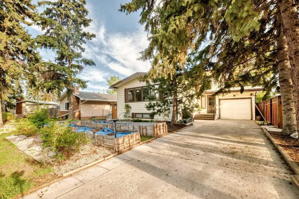 1319 104 Avenue SW Calgary AB T2W 0A7