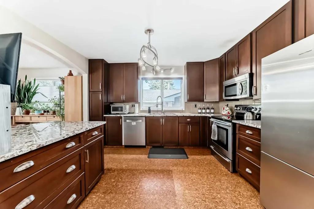 1319 104 Avenue SW Calgary AB T2W 0A7