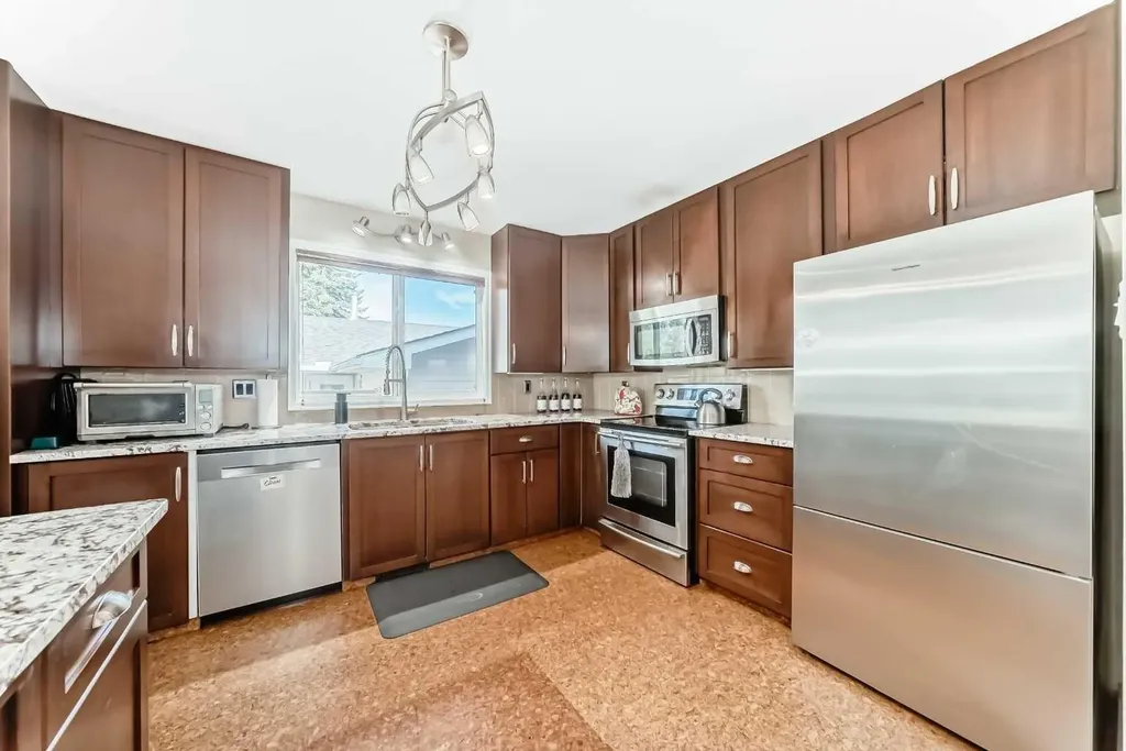 1319 104 Avenue SW Calgary AB T2W 0A7