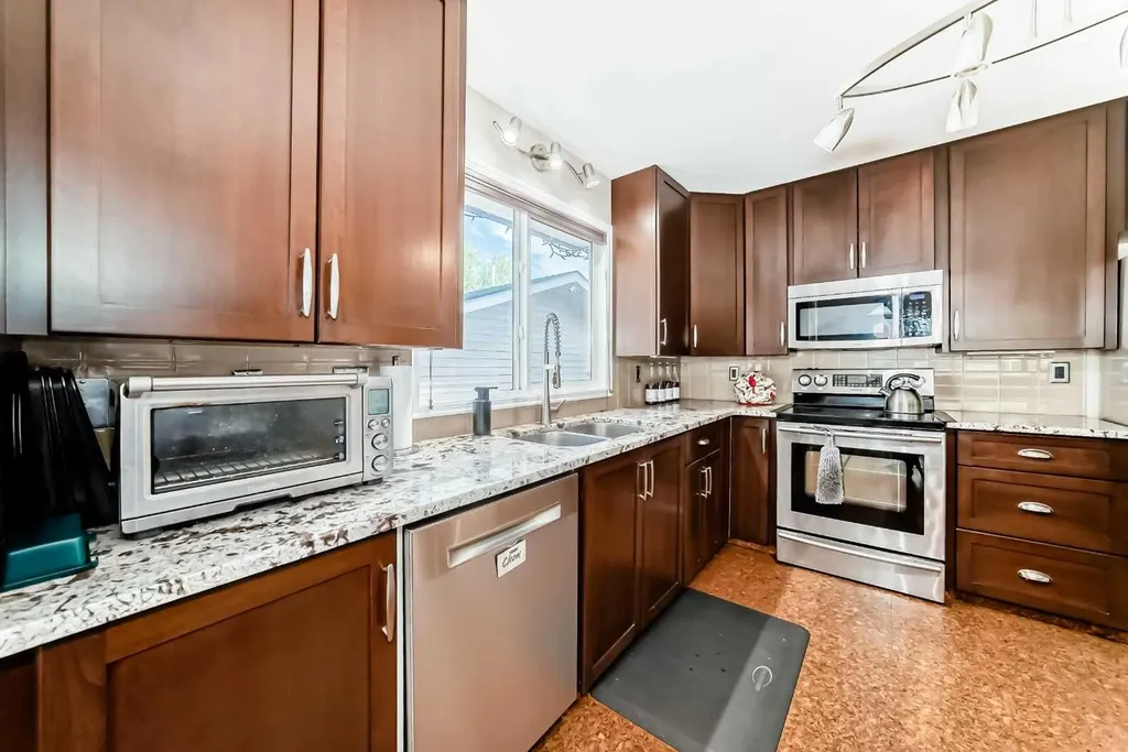 1319 104 Avenue SW Calgary AB T2W 0A7