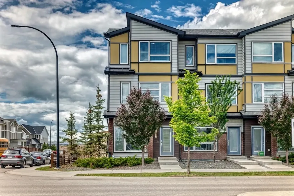 107 Lucas Boulevard NW Calgary AB T3P 1H8