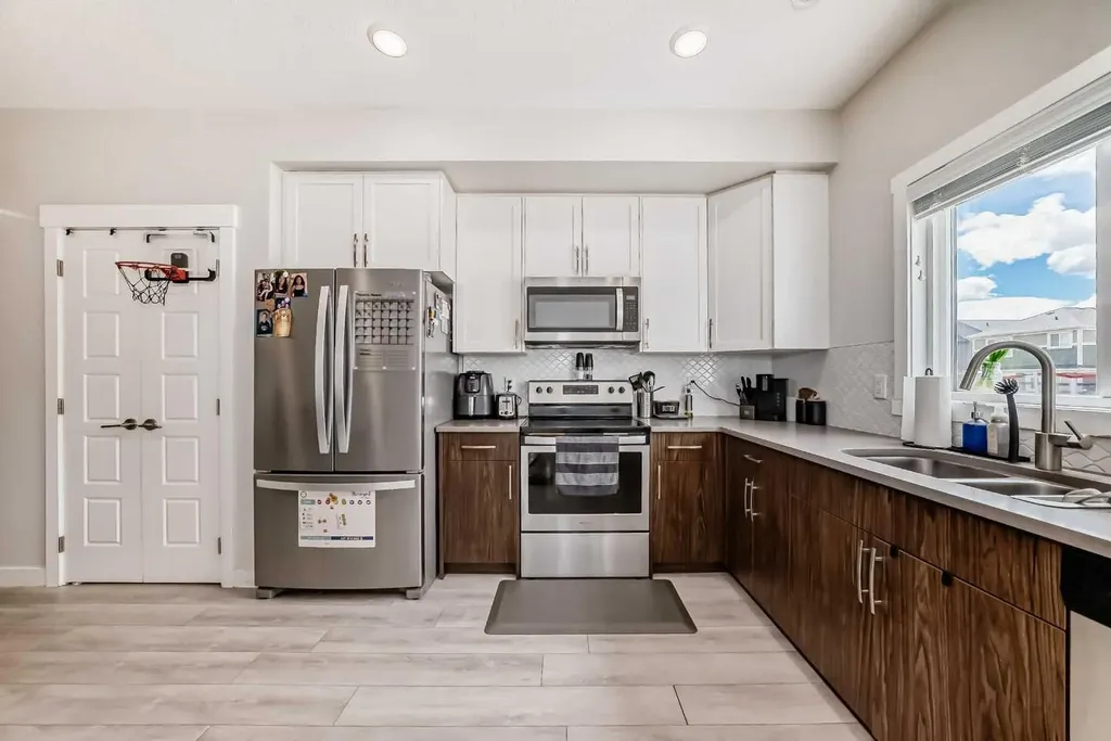 107 Lucas Boulevard NW Calgary AB T3P 1H8