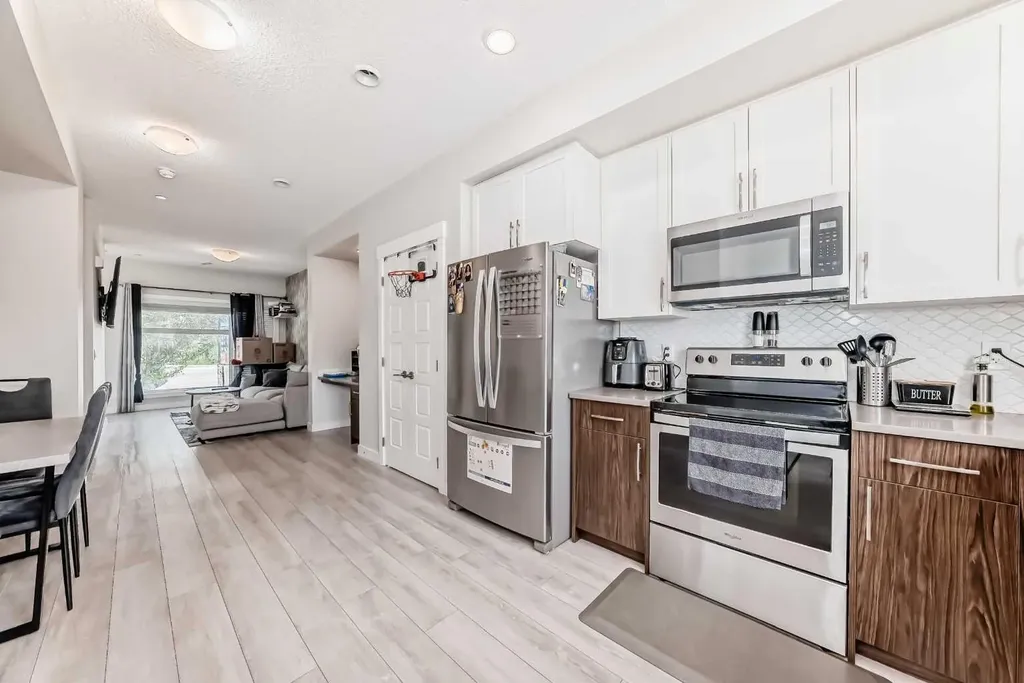 107 Lucas Boulevard NW Calgary AB T3P 1H8
