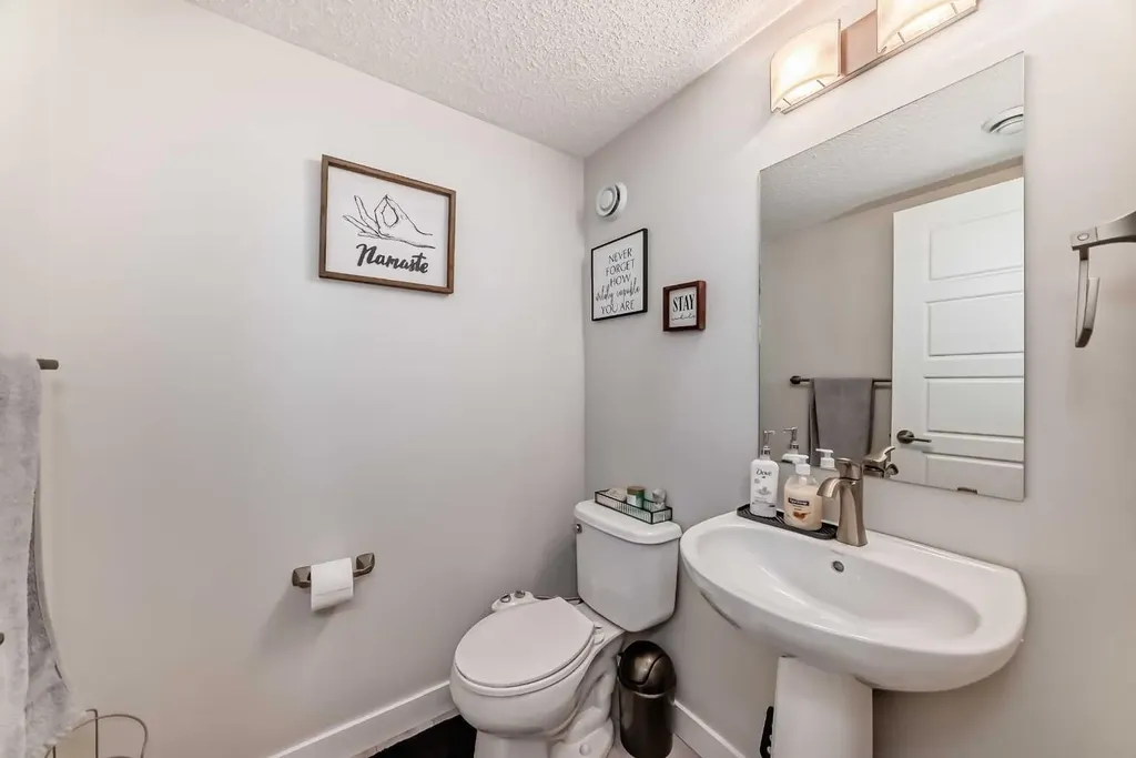 107 Lucas Boulevard NW Calgary AB T3P 1H8
