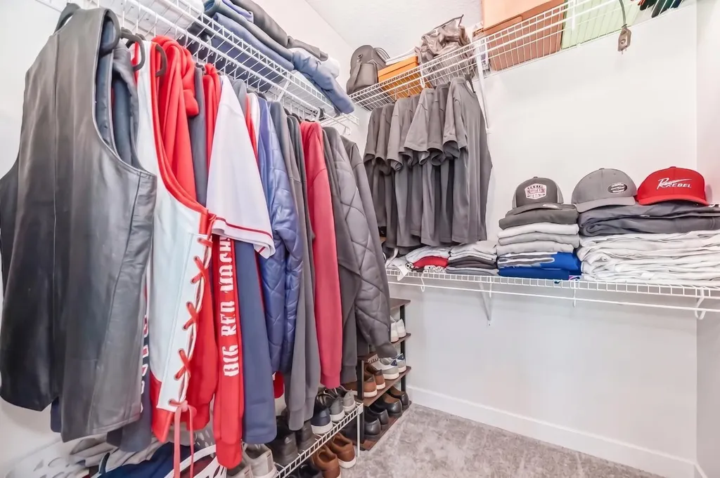 107 Lucas Boulevard NW Calgary AB T3P 1H8