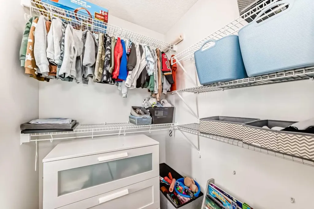107 Lucas Boulevard NW Calgary AB T3P 1H8