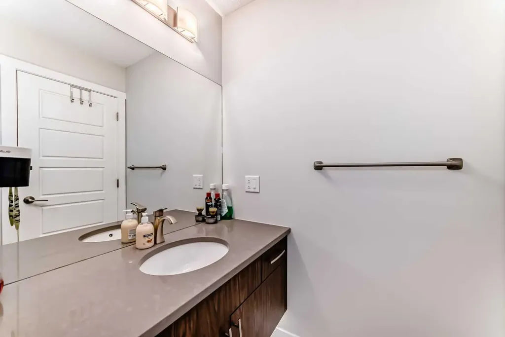 107 Lucas Boulevard NW Calgary AB T3P 1H8