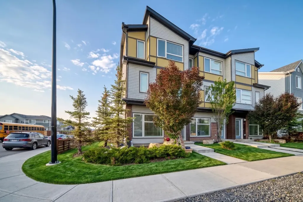 107 Lucas Boulevard NW Calgary AB T3P 1H8