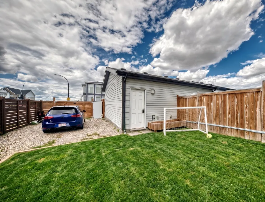 107 Lucas Boulevard NW Calgary AB T3P 1H8